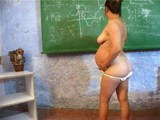 Těhotná učitelka masturbuje ve škole